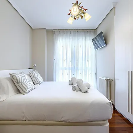 Acogedor En Con Garaje Y Terraza, 2 Y 2 Banos *