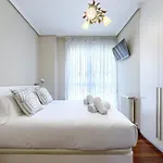 Acogedor En Con Garaje Y Terraza, 2 Y 2 Banos *
