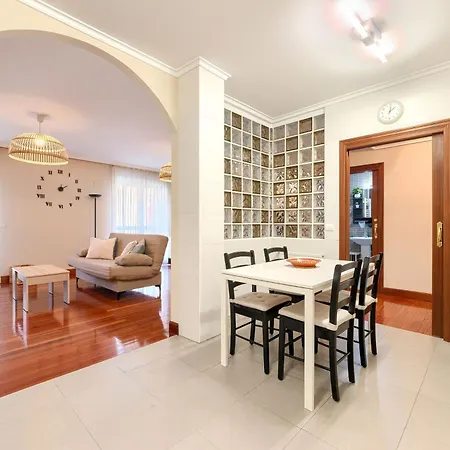 Apartman Acogedor En Con Garaje Y Terraza, 2 Y 2 Banos