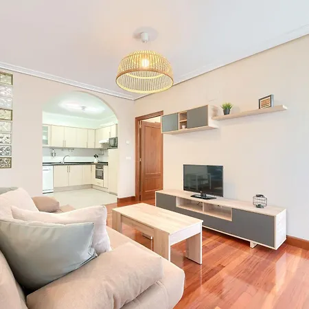 Acogedor En Con Garaje Y Terraza, 2 Y 2 Banos Appartement