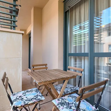 Acogedor En Con Garaje Y Terraza, 2 Y 2 Banos Appartement